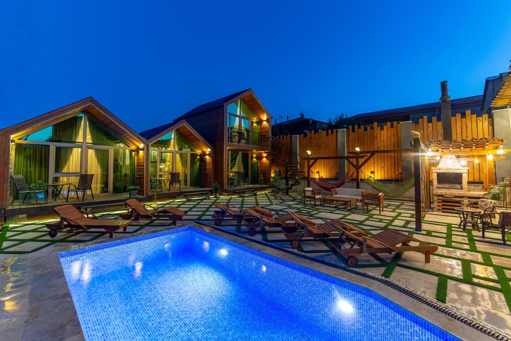 Wanderholic Hotel Telavi Exterior photo
